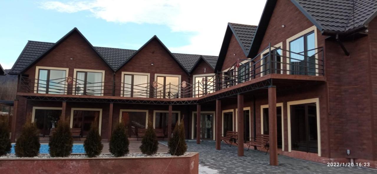 Hotel Four Seasons In Carpathians à Myhove Extérieur photo