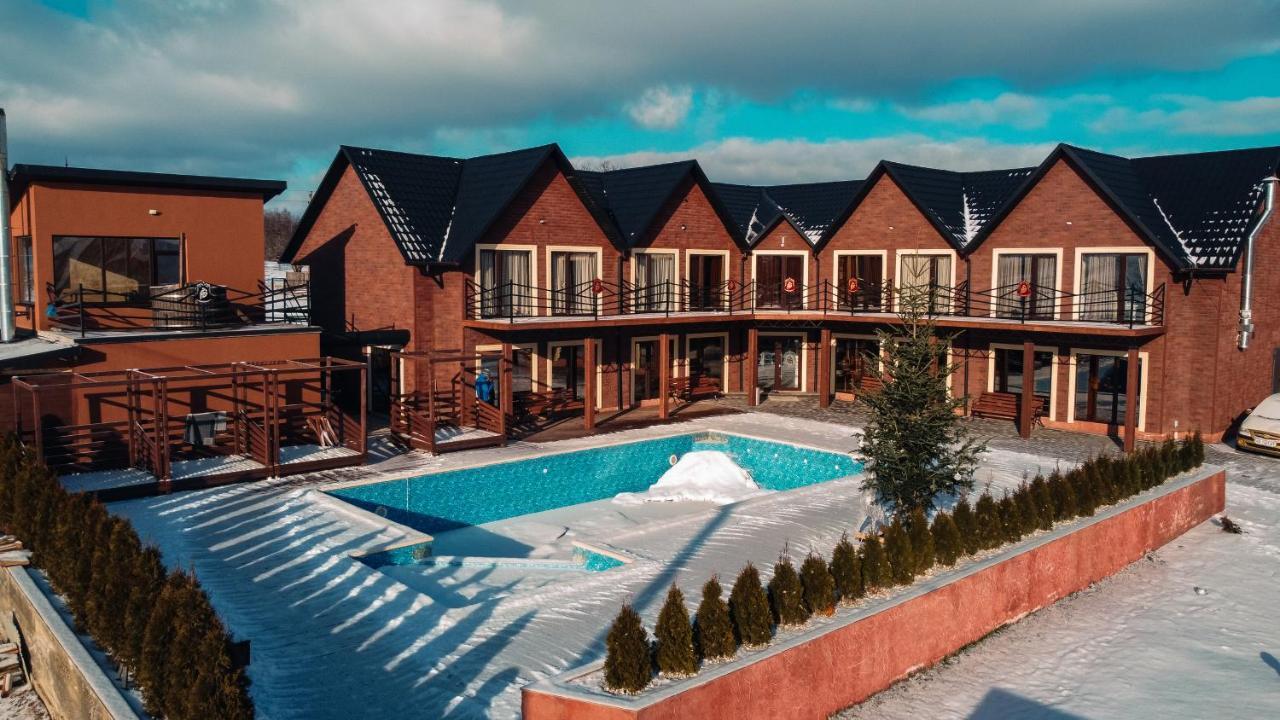 Hotel Four Seasons In Carpathians à Myhove Extérieur photo