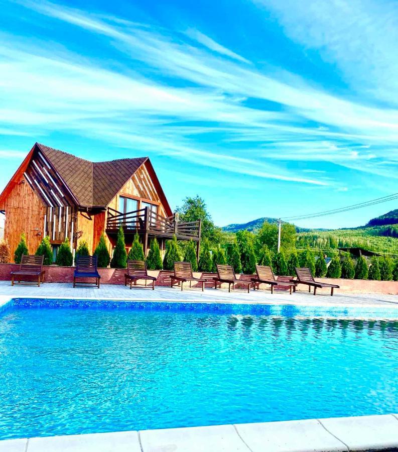 Hotel Four Seasons In Carpathians à Myhove Extérieur photo