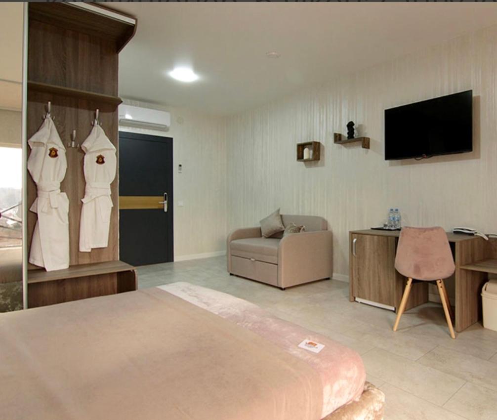 Hotel Four Seasons In Carpathians à Myhove Extérieur photo