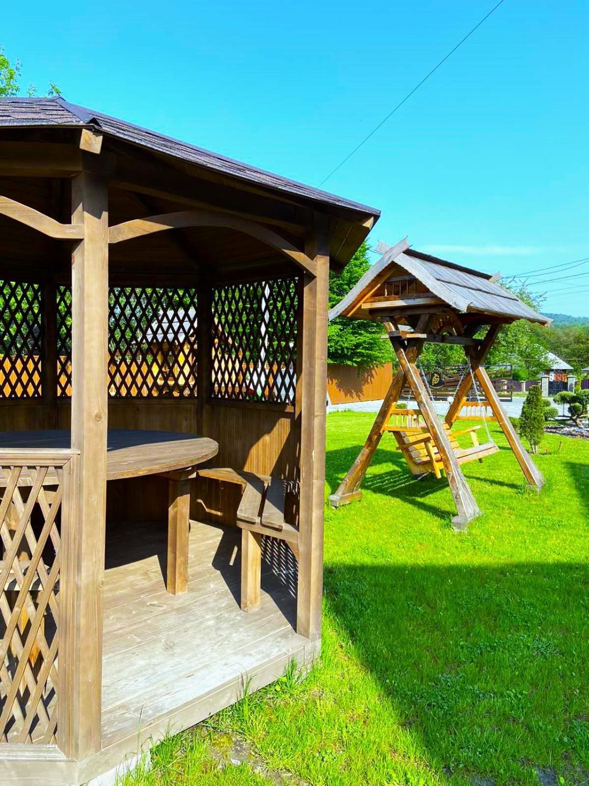 Hotel Four Seasons In Carpathians à Myhove Extérieur photo