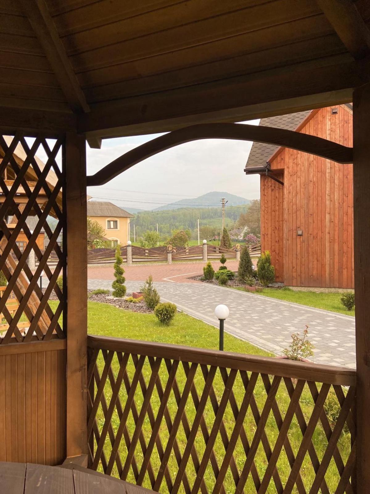 Hotel Four Seasons In Carpathians à Myhove Extérieur photo