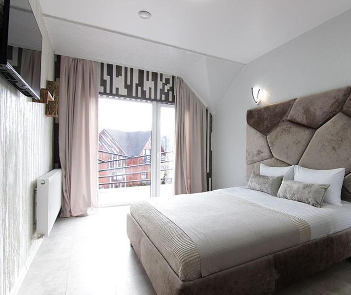 Hotel Four Seasons In Carpathians à Myhove Extérieur photo