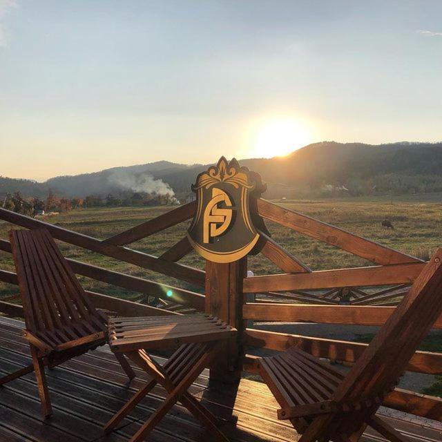Hotel Four Seasons In Carpathians à Myhove Extérieur photo